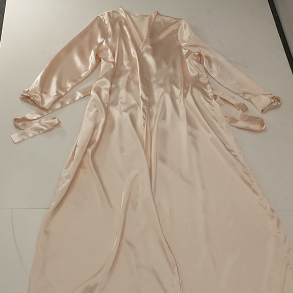 Satin Glamour Robe Blush Buttercream Hollywood Feminine Fem sz L/XL by Flora - Picture 9 of 12
